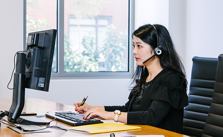 KIN-Customer-Service-Sitting-at-Desk