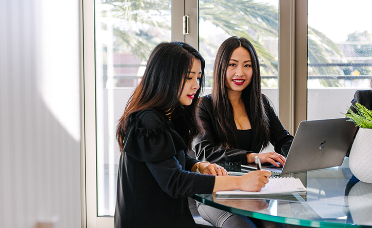 KIN-Customer-Service-Sitting-at-Table